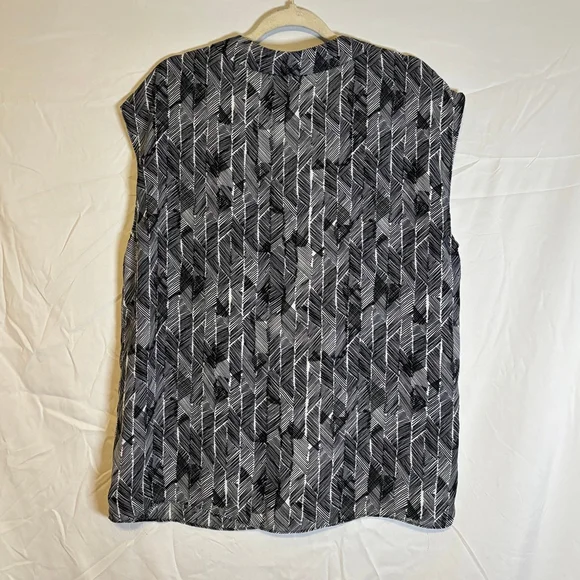 Halston Studio Sleeveless Blouse L Black White Geometric Print Quiet Luxury - Picture 10 of 10